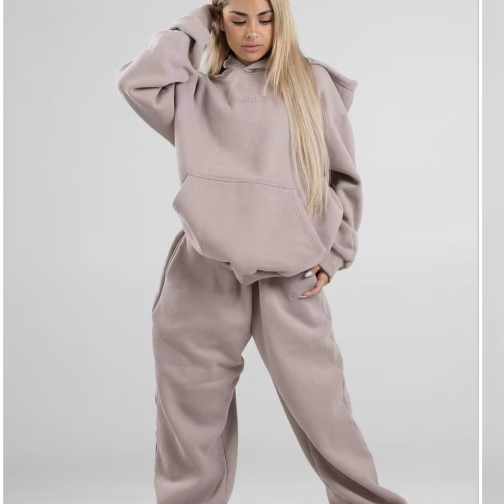 Comfrt Hoodie and Matching Sweatpants in Color Bark xs